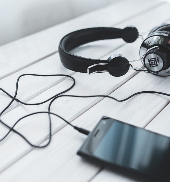 headphones listen podcasts