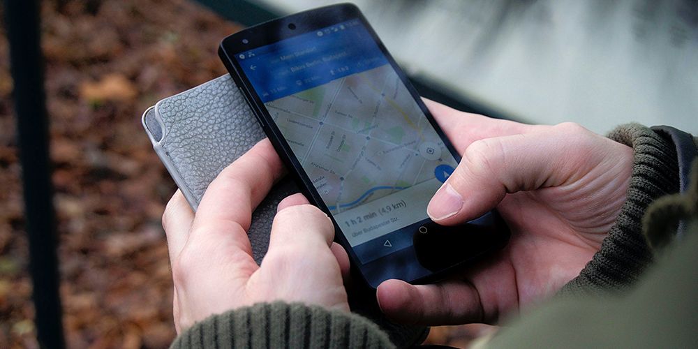 Google Maps releases a Driving Mode, held in hand.