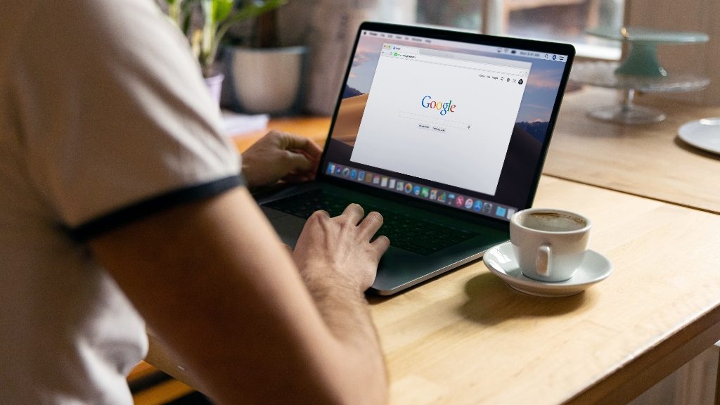 Google Translate on laptop in coffee shop